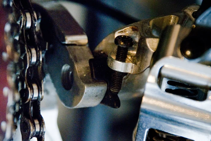 Rear derailleur B-screw stop against the hanger tab