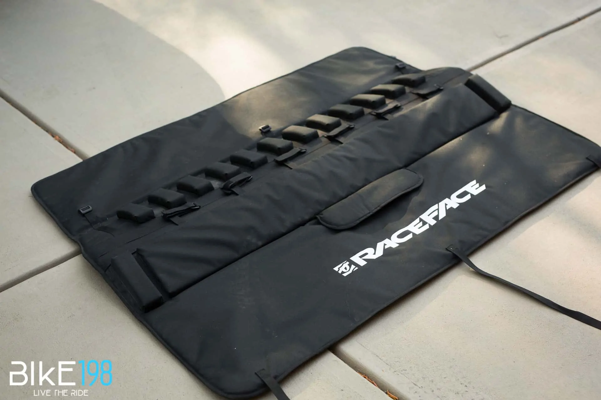 Review / Race Face Tailgate Pad / Size Large 18 Race Face Tailgate Pad Large