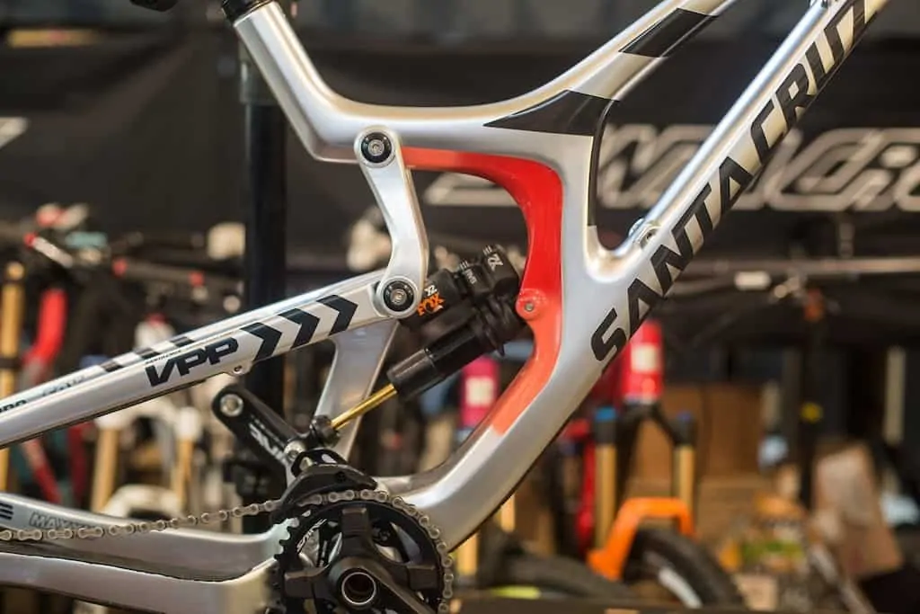 Santa Cruz Releases 29er V10 DH Bike / Internet Loses Its Mind 22 santa cruz v10 29er