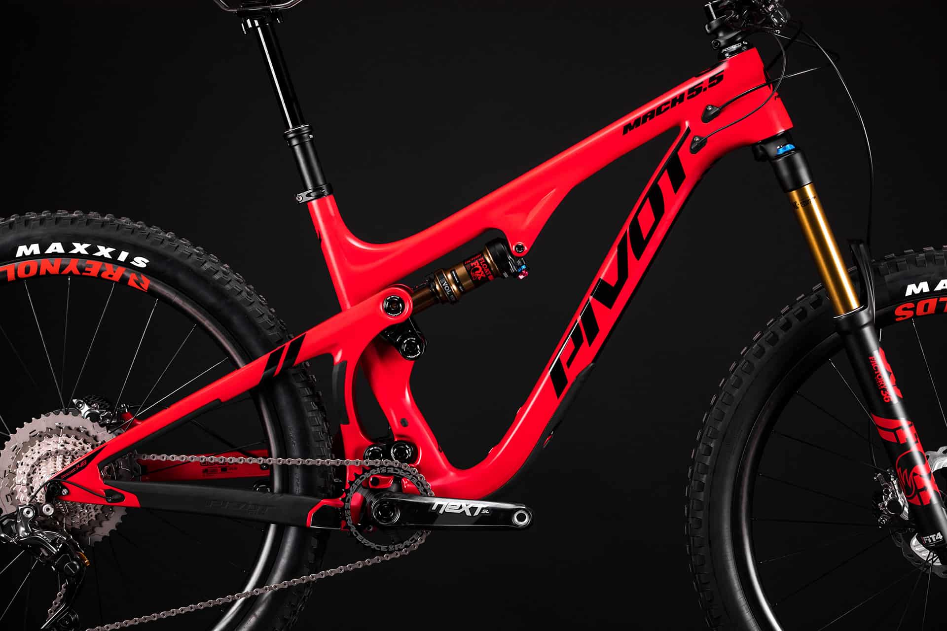 2017 Pivot Cycles Mach 5.5 Carbon Red