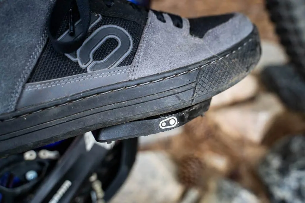 SOLVED: Clipless vs Flat Pedals - Which one should you choose? 11 Flat Mountain Bike Pedals
