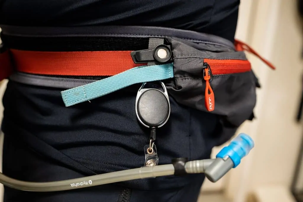 TESTED - EVOC Hip Pack Pro 3L Review - Is it the best? 30 Straw storage for hip packs