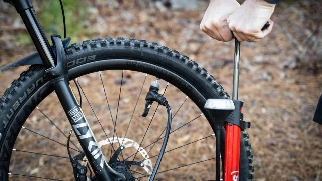 How to get the perfect mountain bike tire pressure…every time.