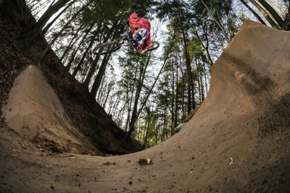 04099505 C6CB 4578 8D02 E85802090C9A