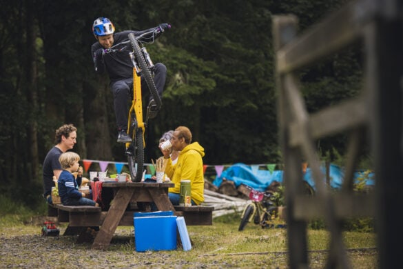 Danny MacAskill Do A Weelie