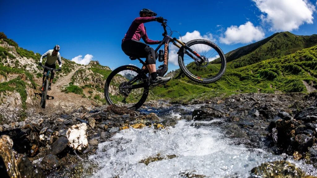 Santa Cruz Hightower GX AXS 2026 Review: The Ultimate Do-Everything Trail Bike? 6 Santa Cruz Hightower Review