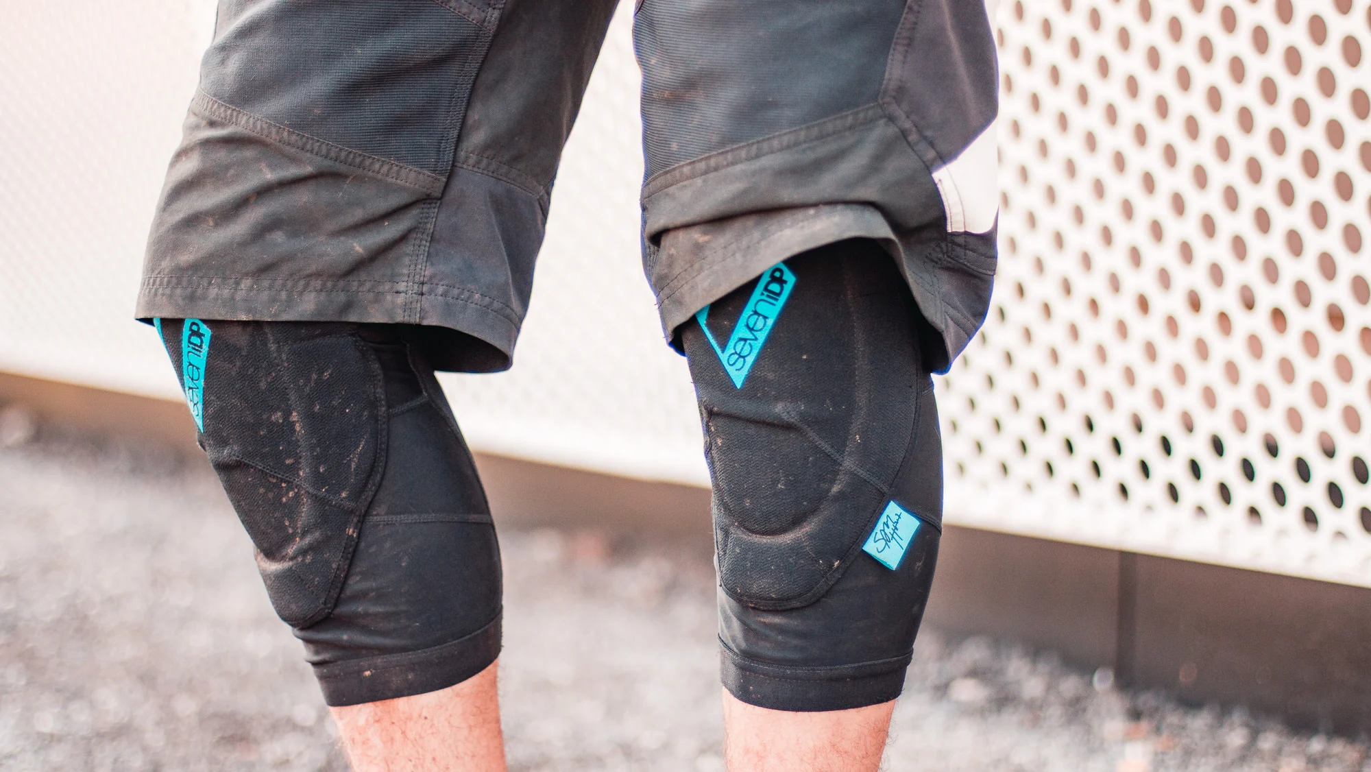 The Guide to MTB Body Armor: Pedal-Friendly Protection for Riders Over 40 8 mtb knee pad protection