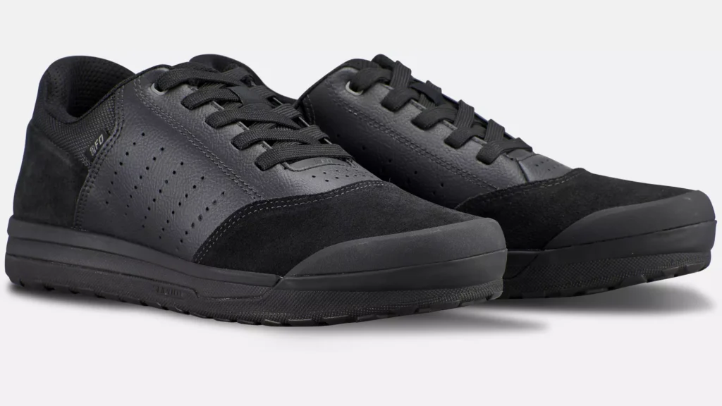 Best Flat Pedal Shoes for eMTB (2026): Grip, Protection, Comfort & Top Picks 11 Specialized 2FO Roost Flat