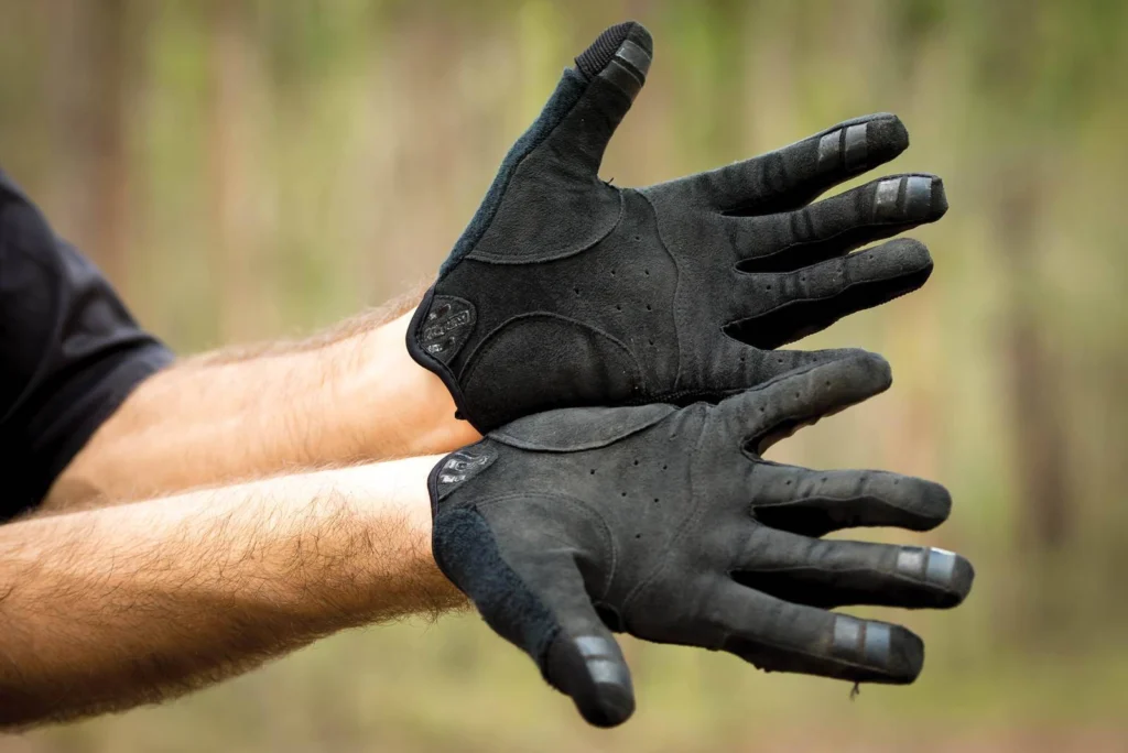 Best Gloves for eMTB Riding (2026): Top Picks for Grip, Protection & Weather 5 giro dnd mountain bike glove