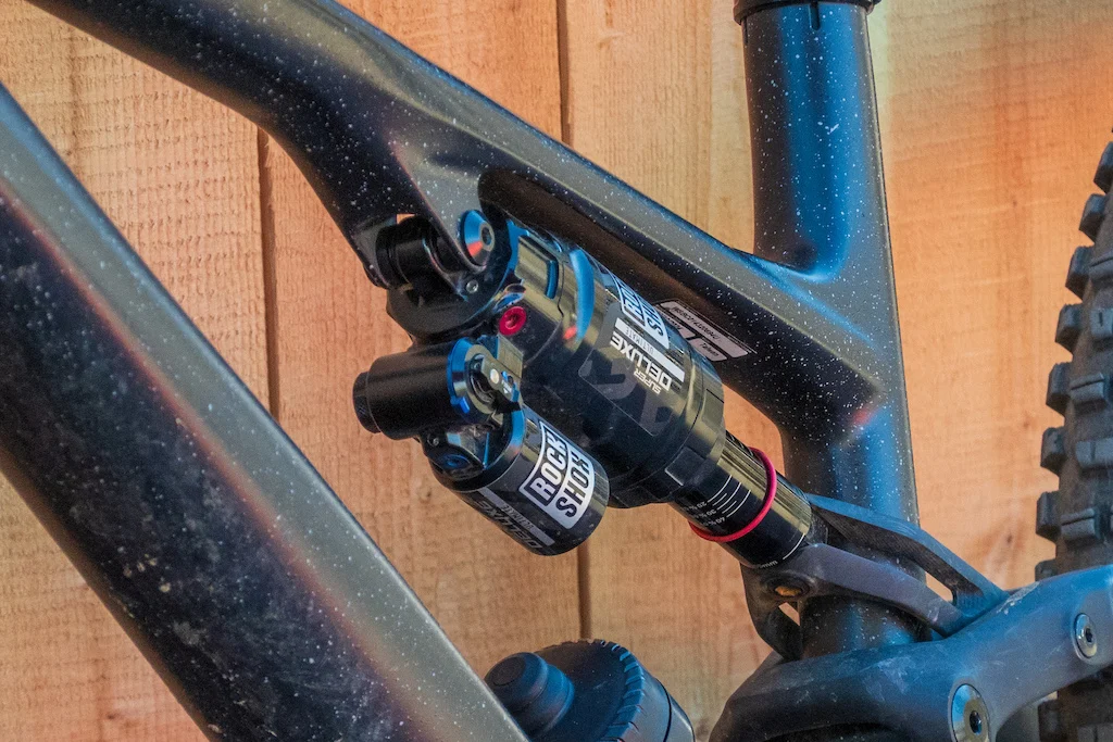 RockShox Super Deluxe GENIE: How the Two-Chamber Spring Works 5 Rockshox Super Deluxe Genie